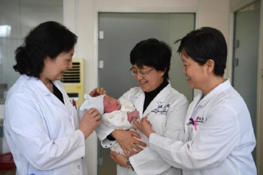 中国首例试管婴儿生子引热议，试管婴儿的误解你现在还有吗